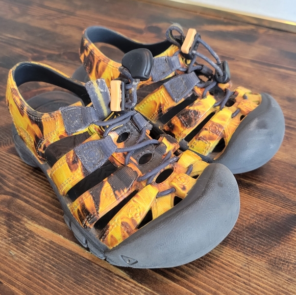 Keen Flame Print EVA Sunport Toddler Closed-Toe Casual Rubber Summer Water Shoes - Picture 3 of 6